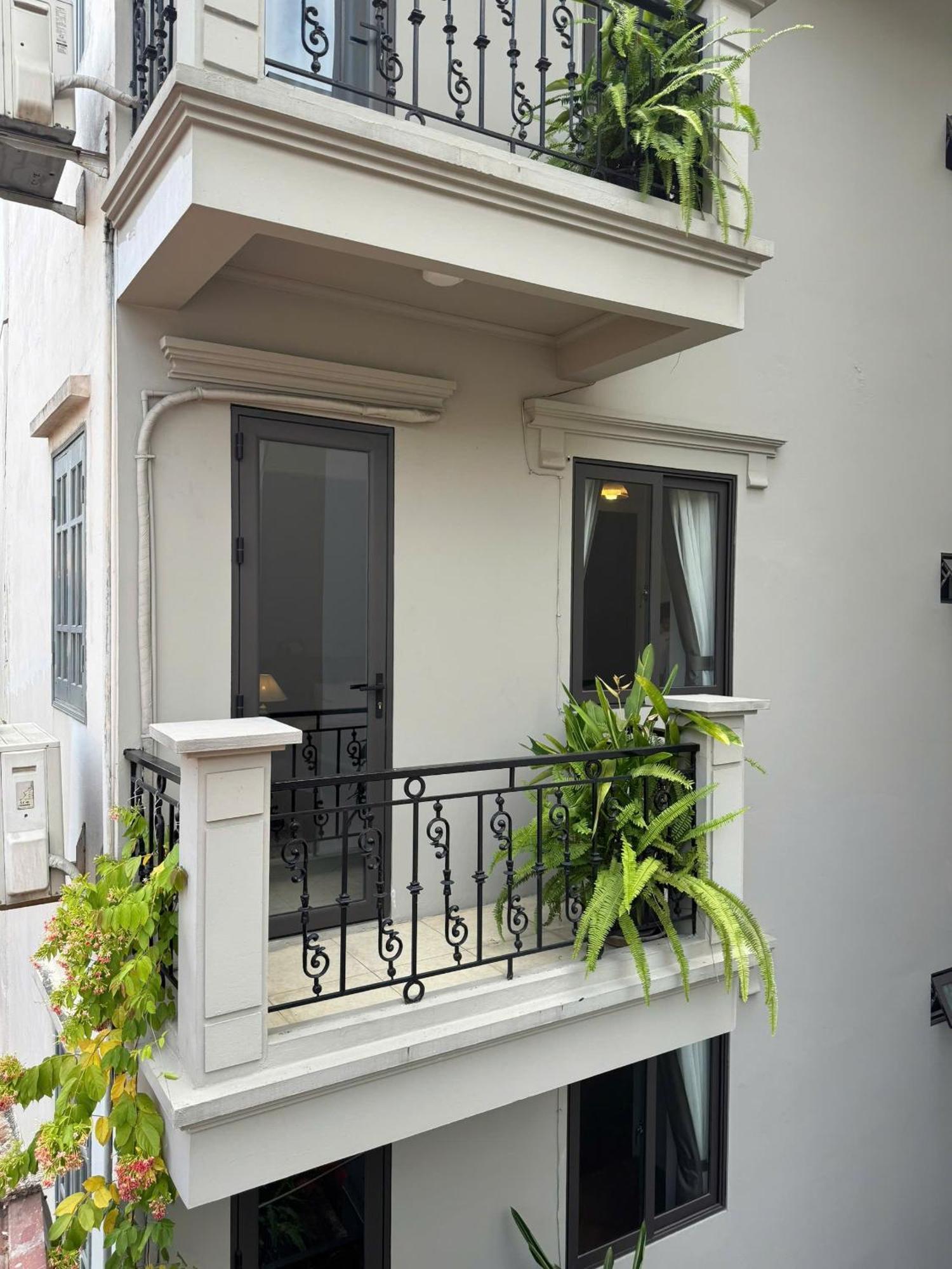T Balcony